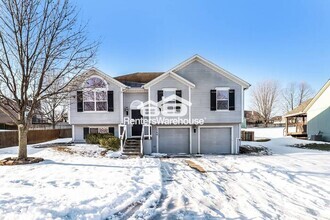 Building Photo - 4 Bed 3 Bath For Rent In Kearney!