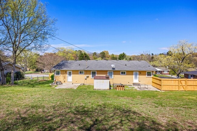 Building Photo - Charming 2 Bedroom in Hixson! Pet Friendly!