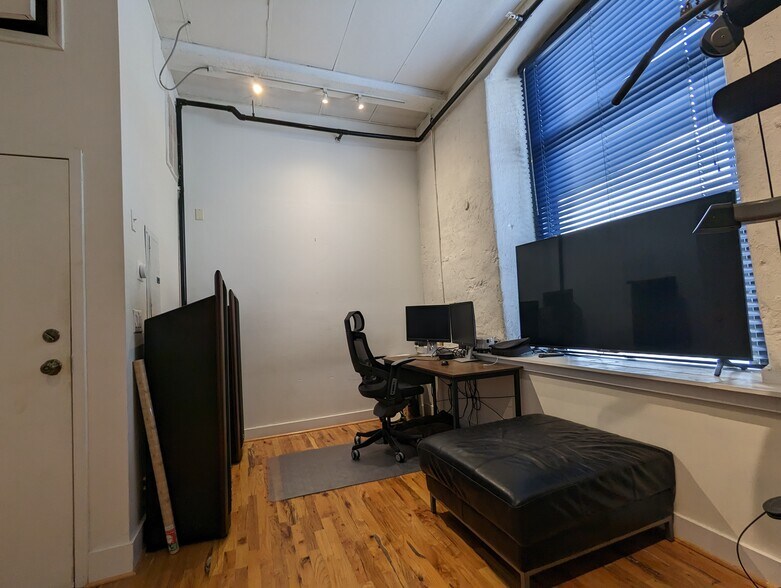 Building Photo - 219 Krams Ave