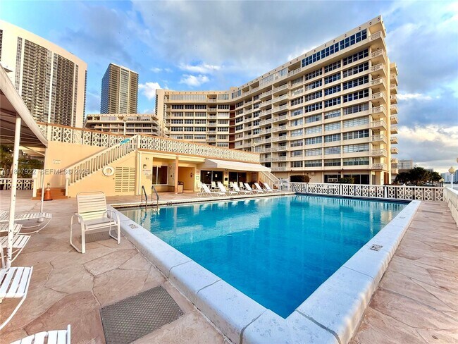 Building Photo - 1825 S Ocean Dr