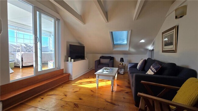 Building Photo - 42 Kay St