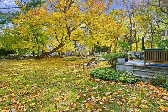 Building Photo - 9 Edgehill Dr