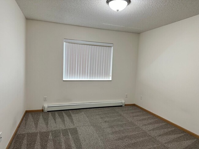 Building Photo - 2 Bedroom 2 Bath - South Fargo - November 1st
