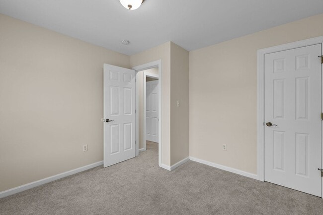 Building Photo - Beautiful 3-Bedroom Condo in Norfolk.