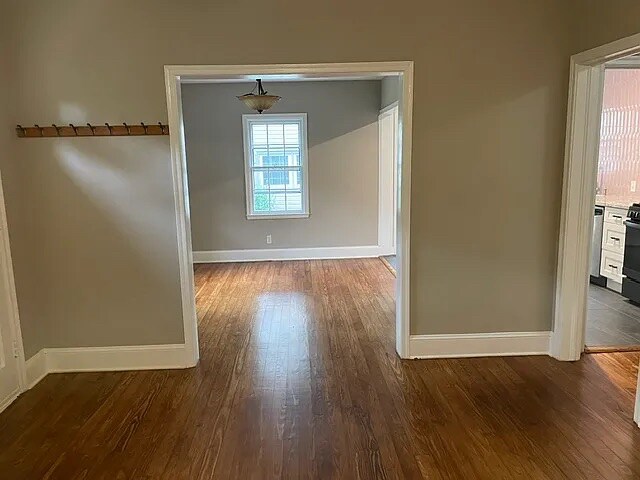 Building Photo - Room in House on Winburn Terrace