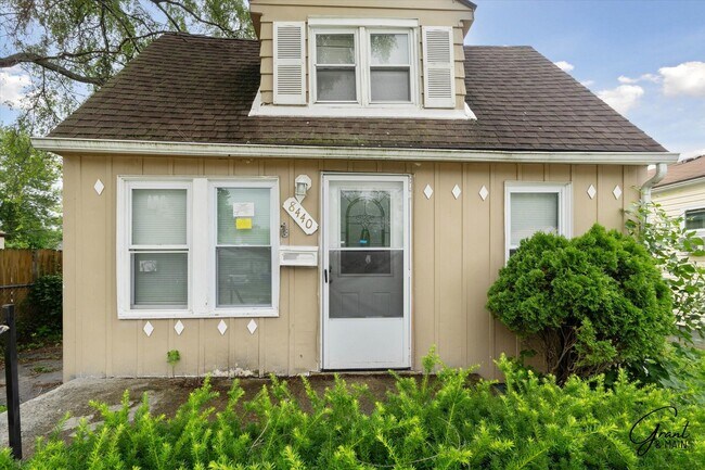 Building Photo - 8440 Orchard Ave