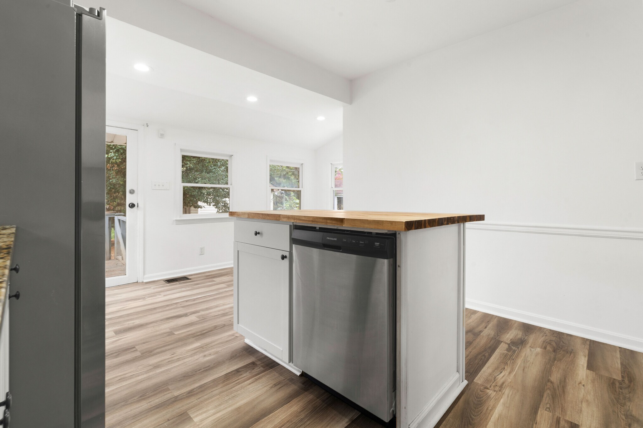 Building Photo - 2416 Sherry Rd