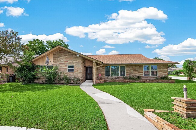 Building Photo - 4002 Mischire Dr