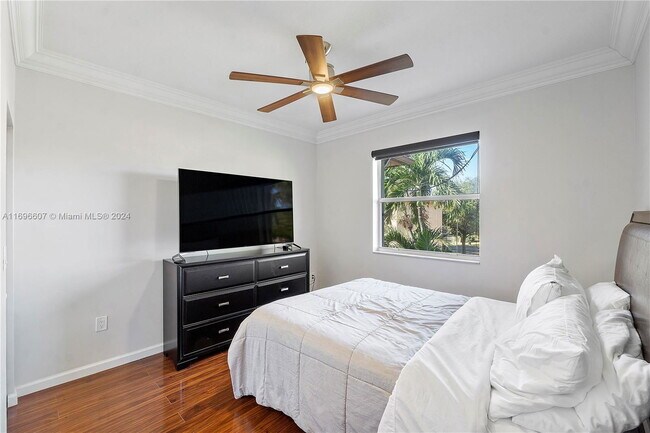Building Photo - 4960 SW 136th Ave