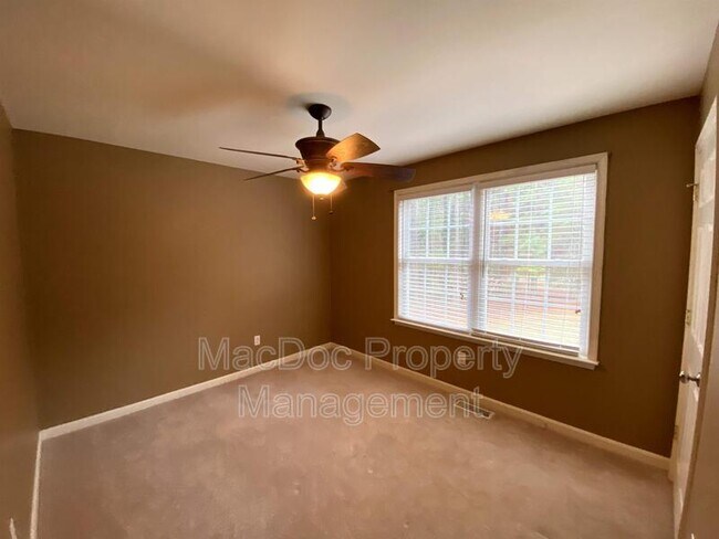 Building Photo - 1265 Ullainee Rd