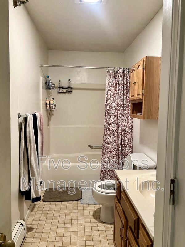 Building Photo - 115-7 North Winooski Avenue - 7