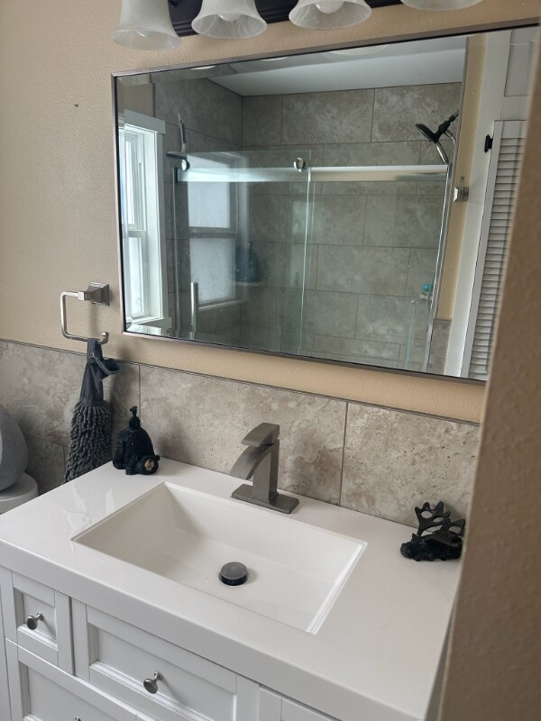 Building Photo - 28662 W Lake Dr