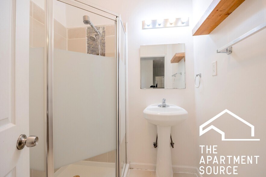 Building Photo - 1900 S Throop St