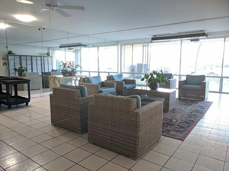 Building Photo - 2211 Ala Wai Blvd