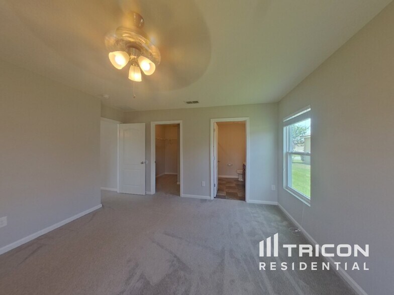 Building Photo - 2072 Pebble Point Dr