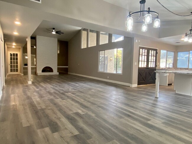 Building Photo - NORTHWEST POOL HOME Available in April!