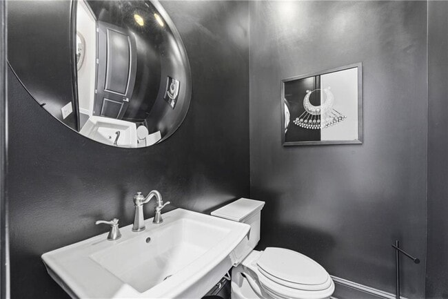 Building Photo - 2910 Hermance Dr NE