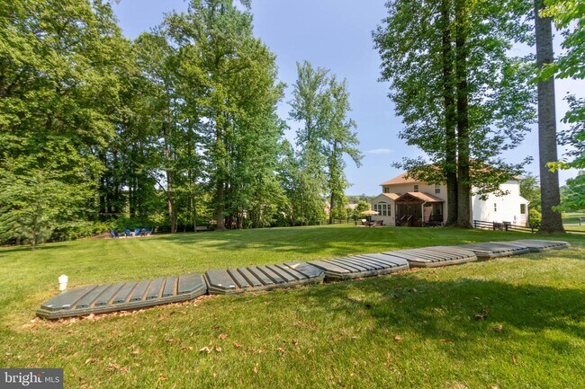 Building Photo - 8061 Side Hill Dr
