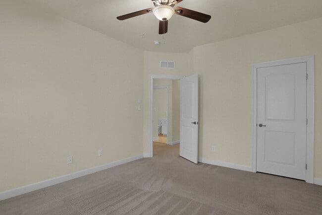 Building Photo - Luxury Living in Meadowvale – 4BR/3.5BA Du...