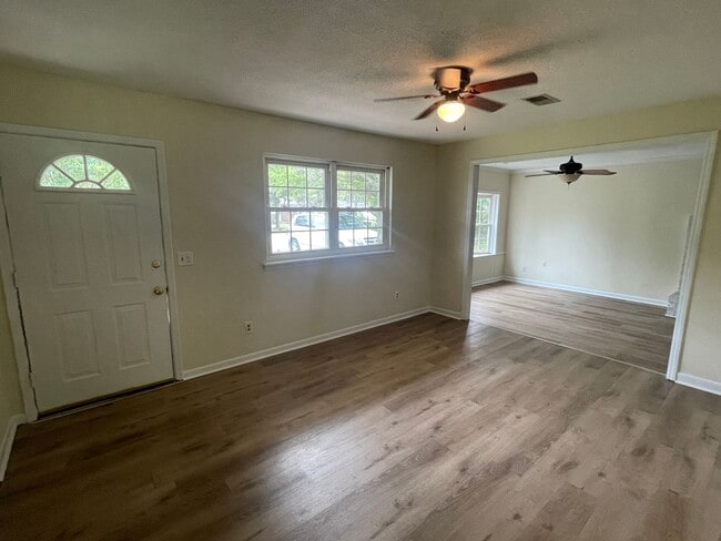 Building Photo - 346 Lancaster Rd