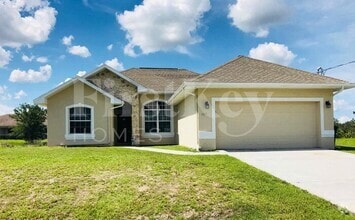 Building Photo - 1215 Dodwin St E