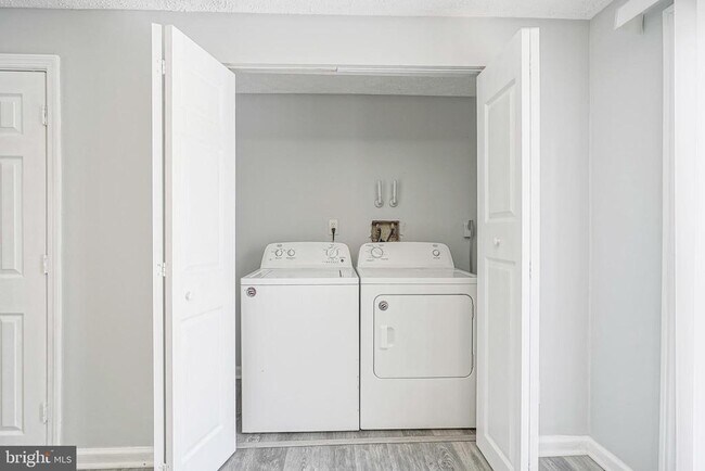 Building Photo - 53 Victoria Manor Ct