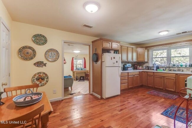 Building Photo - Long beach home now available for rent