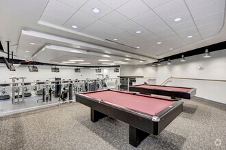 Building Photo - Spacious & Bright Studio at River Place East
