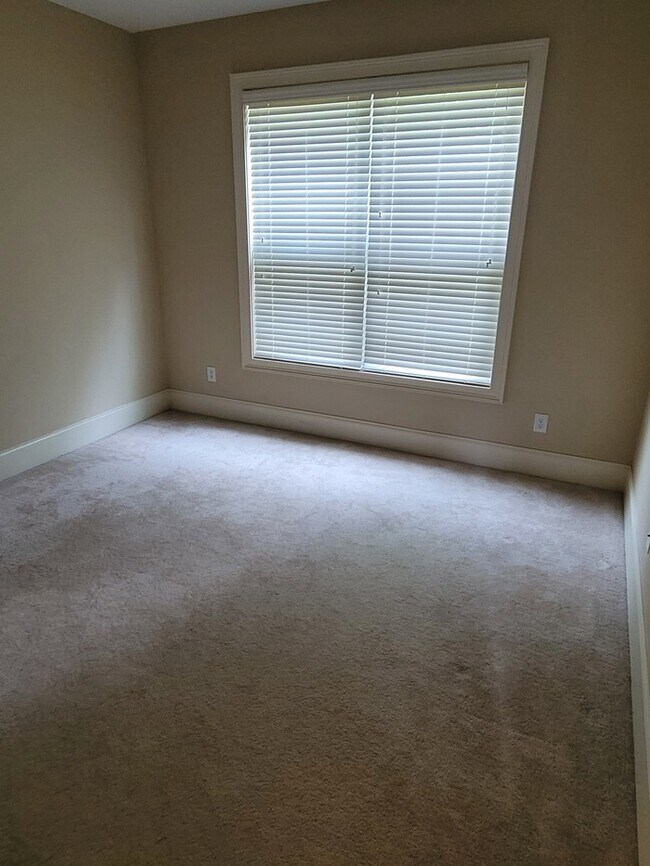 Building Photo - Home For Rent