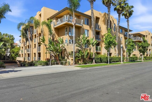 Building Photo - 5831 Seawalk Dr