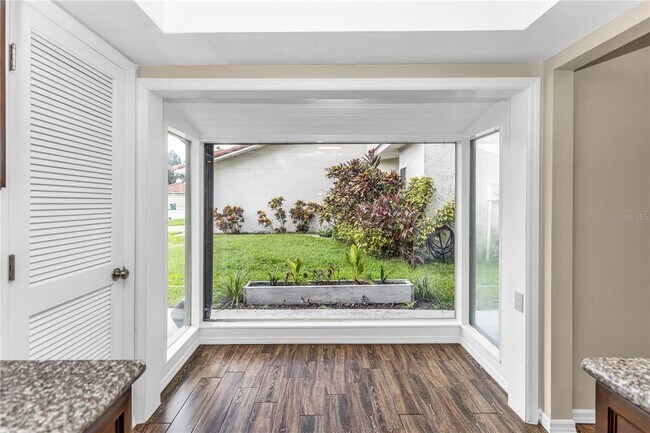 Building Photo - 510 Spoonbill Ct