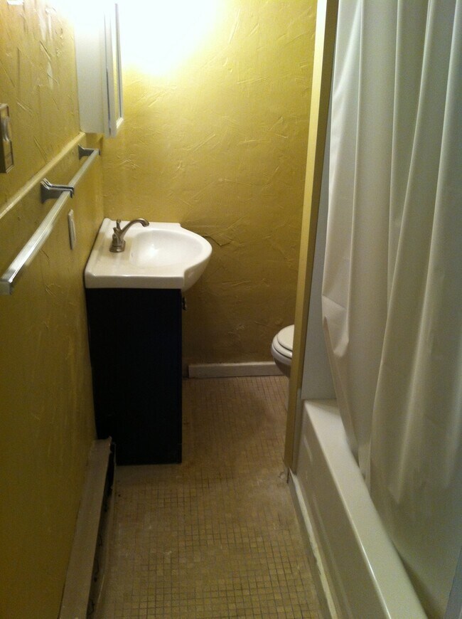 Building Photo - 1 Bedroom Apartment w/ Balcony in Downtown Lafayette