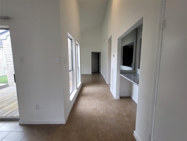 Building Photo - 13839 Walnut Hollow Ln
