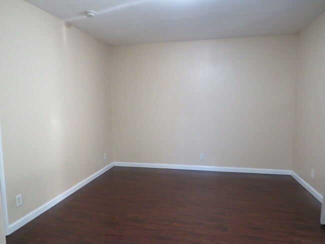 Building Photo - 2230 S Hickory St
