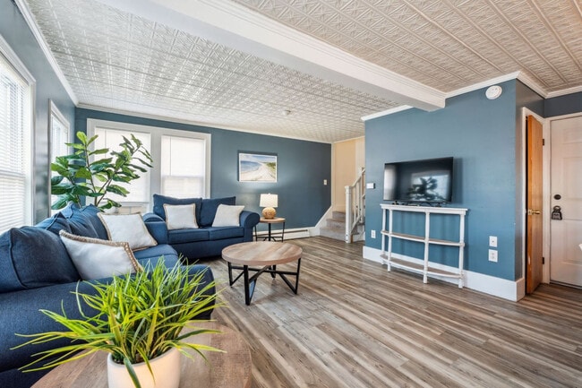 Primary Photo - 2 Dover Ave