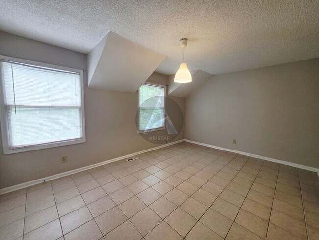 Building Photo - 1495 Bentley Ln SE