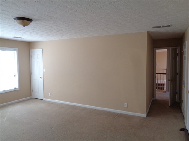 Building Photo - 140 Saddle Bridge Dr