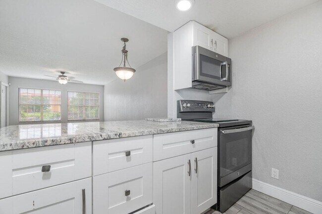 Building Photo - 6324 La Costa Dr