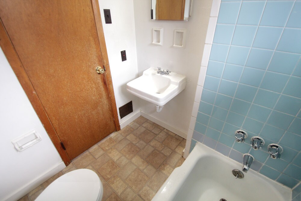 Building Photo - 419 Franklin Ave