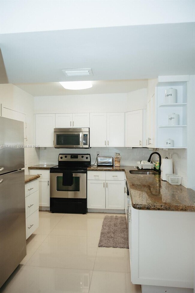 Building Photo - 3725 S Ocean Dr