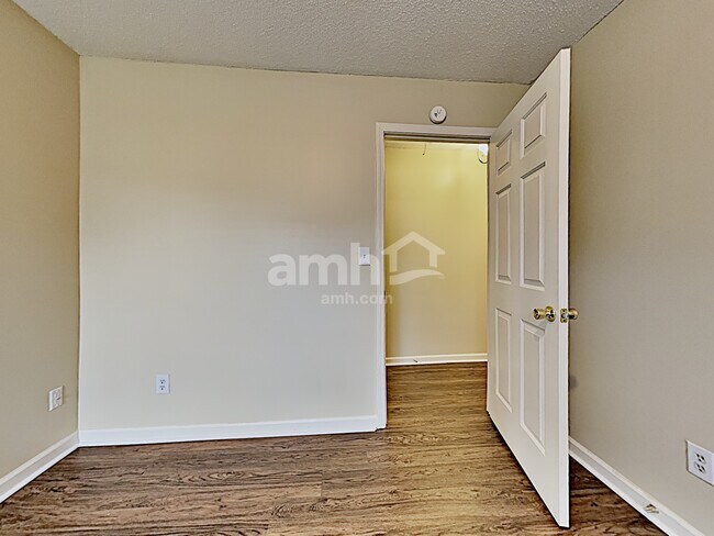 Building Photo - 9289 Oakengate Cv