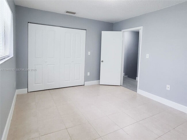 Building Photo - 1519 W 42nd Pl