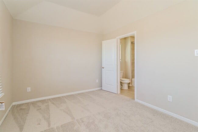 Building Photo - 9845 Crescent Cove Dr