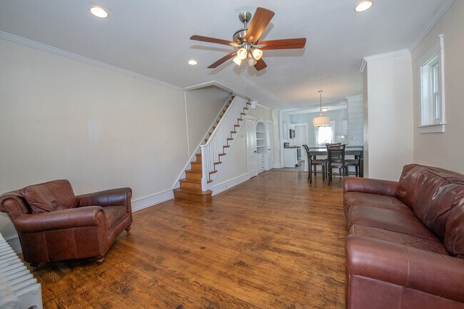 Building Photo - 505 E 19th St