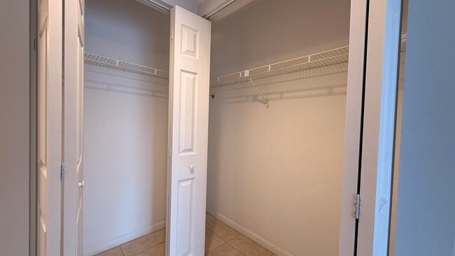 Building Photo - 1694 SE Green Acres Cir