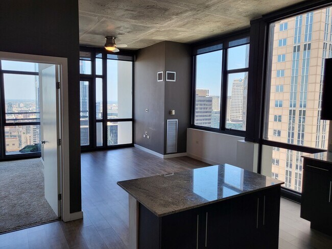 Building Photo - 235 W Van Buren St