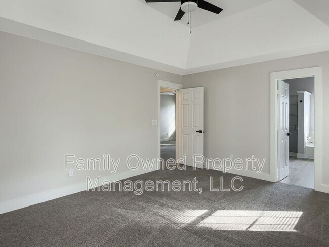 Building Photo - 105 Mallory Dr