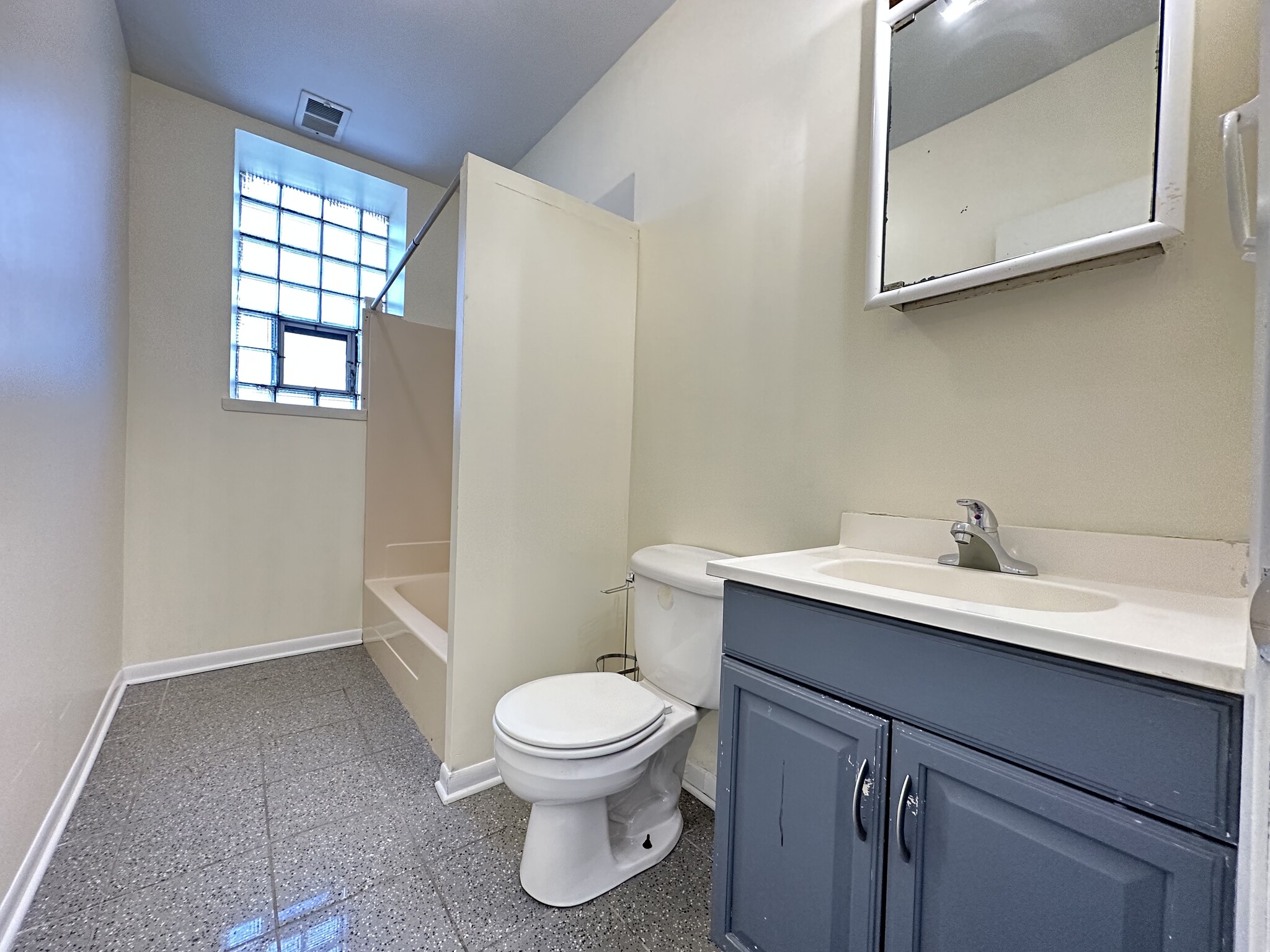 BATHROOM - 1424 W Wilson Ave