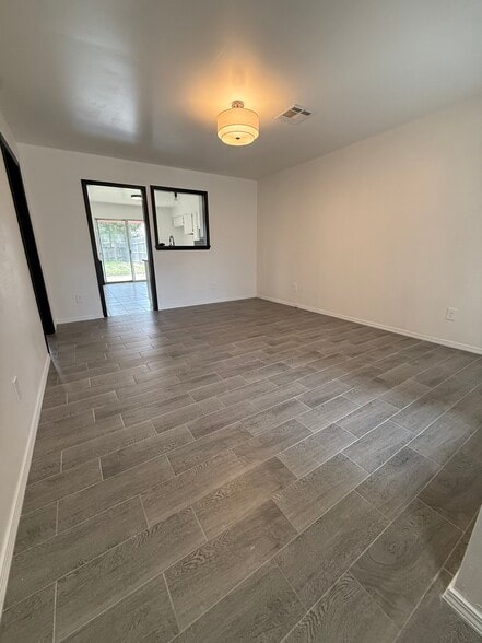 Living room - 4204 NW 51st St