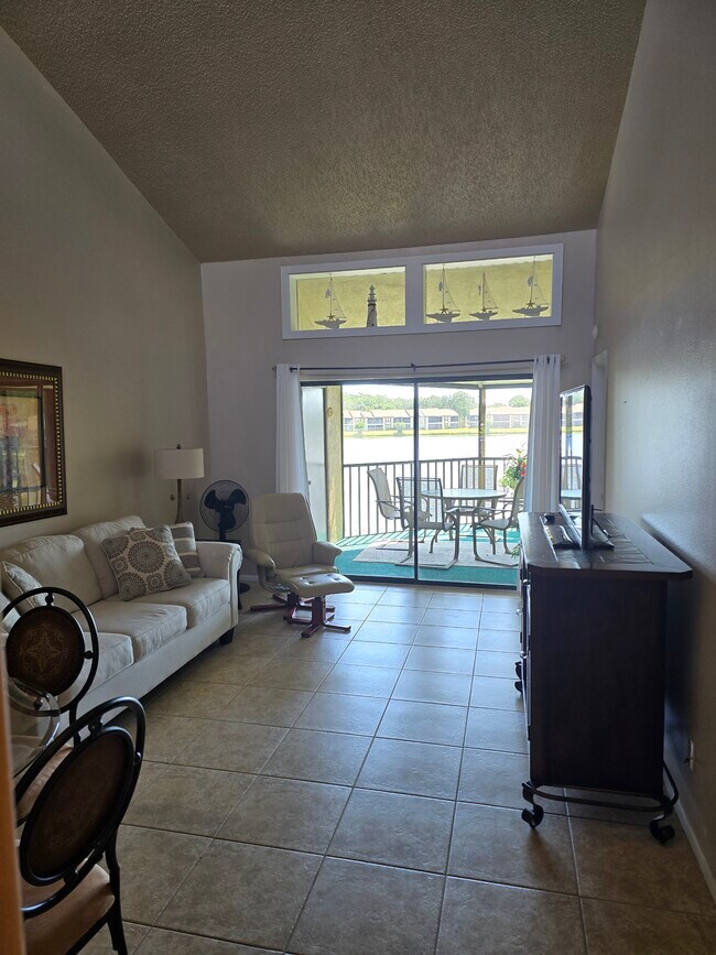Building Photo - 210 Woodlake Wynde